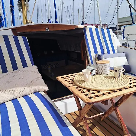 Úszó hotel Romantic Getaway On A Sailboat In The Tagus *