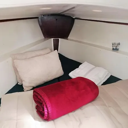 Úszó hotel Romantic Getaway On A Sailboat In The Tagus Lisboa