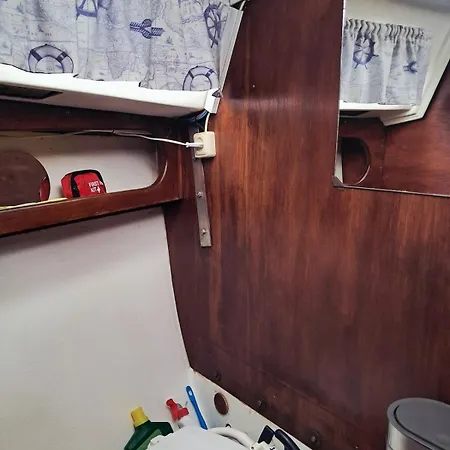 Úszó hotel Romantic Getaway On A Sailboat In The Tagus Lisboa