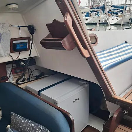 Romantic Getaway On A Sailboat In The Tagus * Lisboa